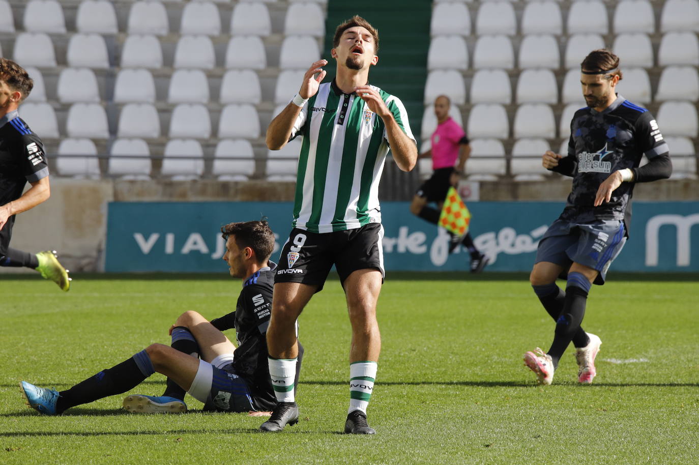 El partido del Córdoba B y el Recreativo de Huelva, en imágenes