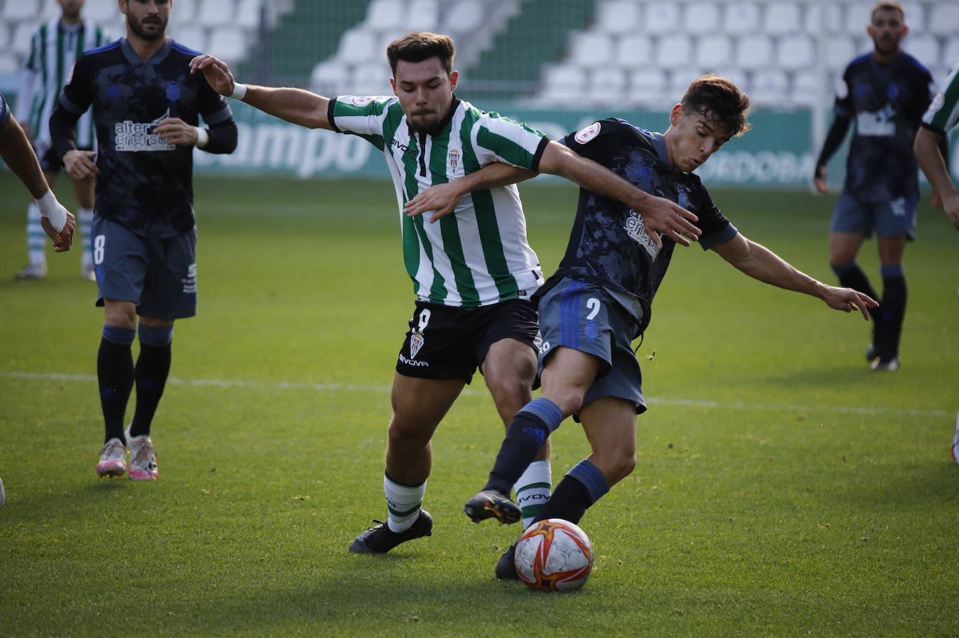 El partido del Córdoba B y el Recreativo de Huelva, en imágenes