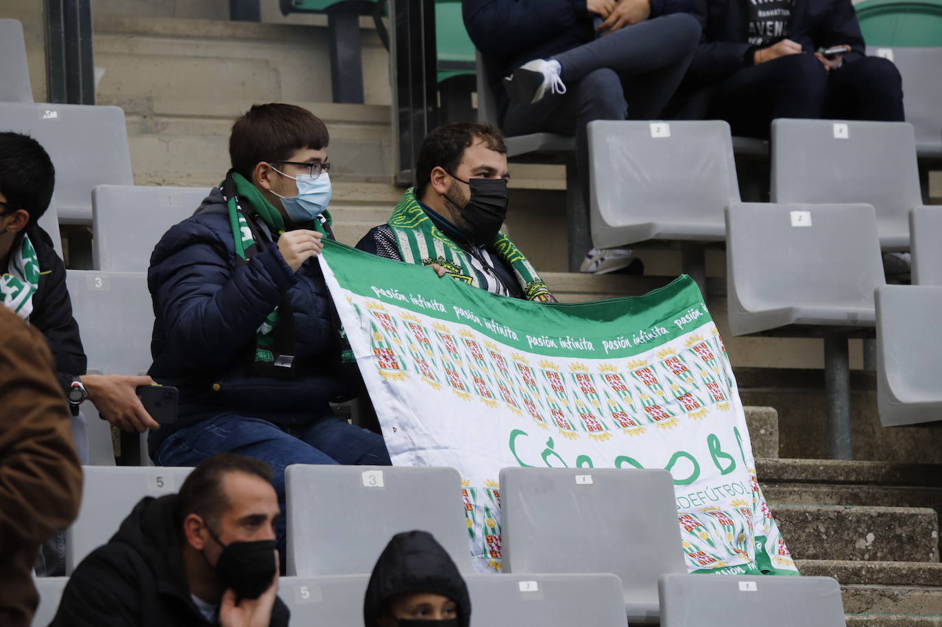 El partido del Córdoba B y el Recreativo de Huelva, en imágenes