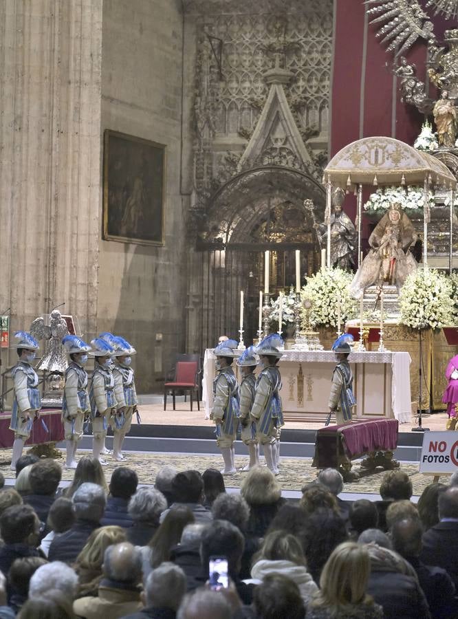 Los seises bailan en honor de la Inmaculada