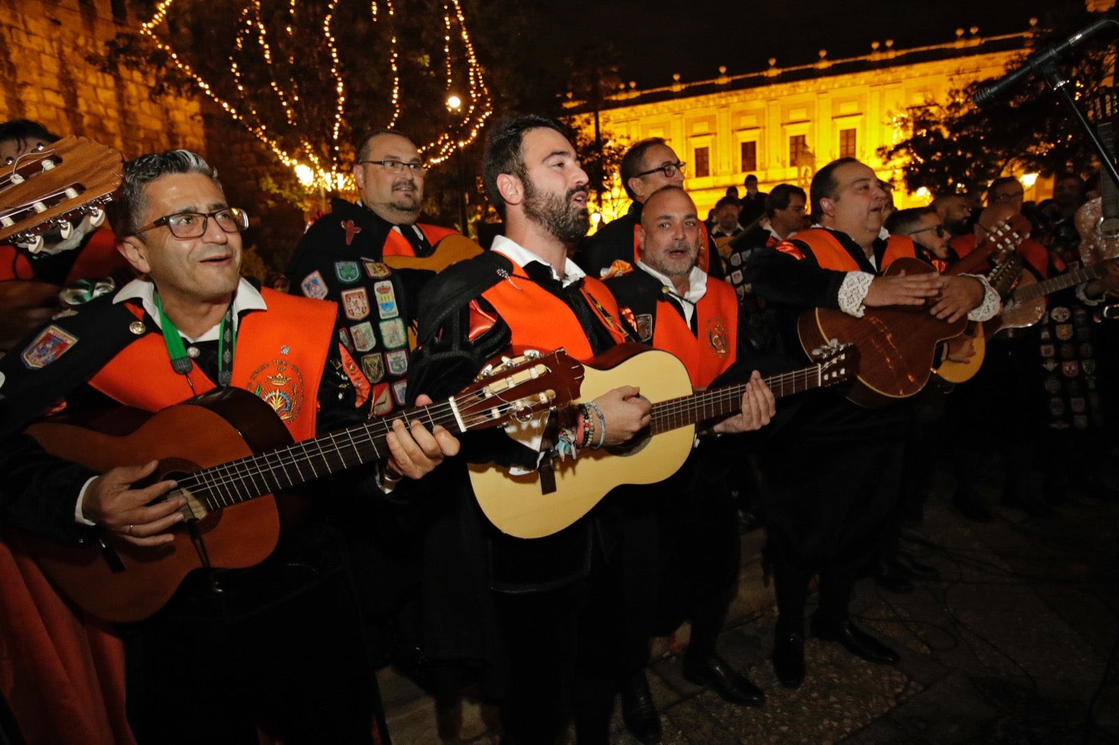 Las tunas le cantan a la Inmaculada