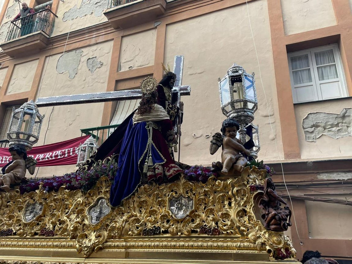 Fotos: Las históricas imágenes del reencuentro entre el Nazareno y la Patrona de Cádiz