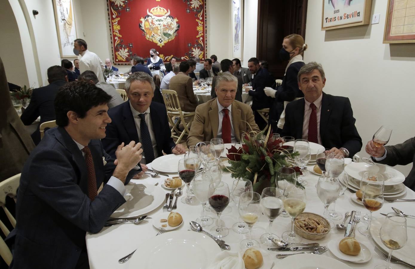 Almuerzo homenaje que la Real Maestranza ha dedicado a Curro Romero. JUAN FLORES