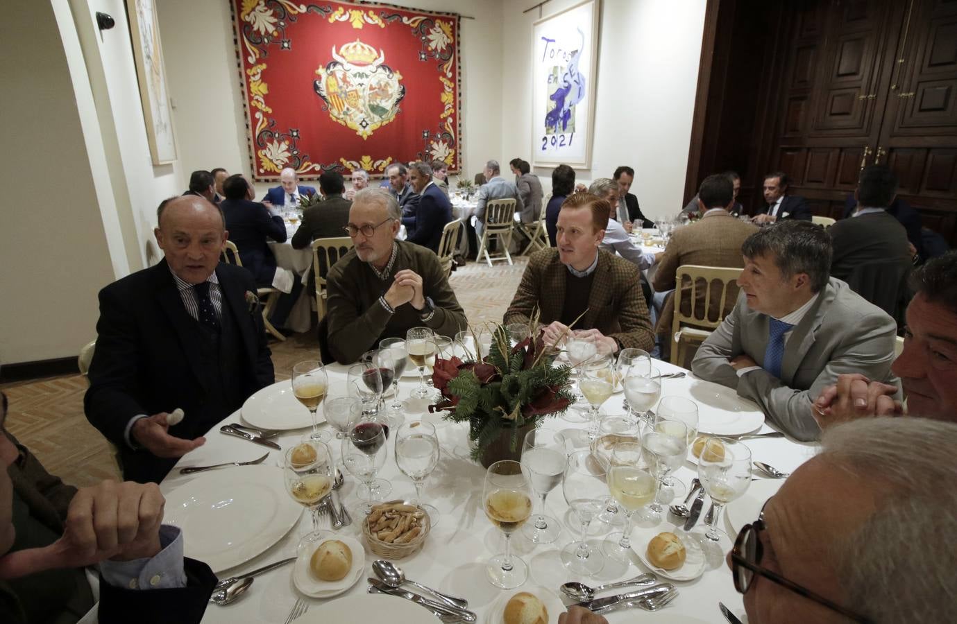 Almuerzo homenaje que la Real Maestranza ha dedicado a Curro Romero. JUAN FLORES