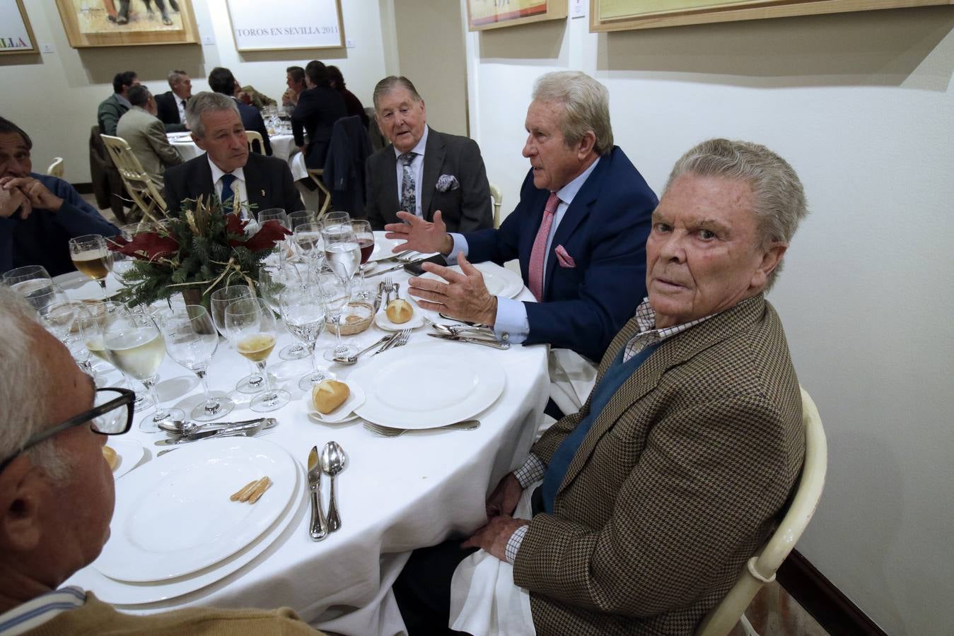 Almuerzo homenaje que la Real Maestranza ha dedicado a Curro Romero. JUAN FLORES