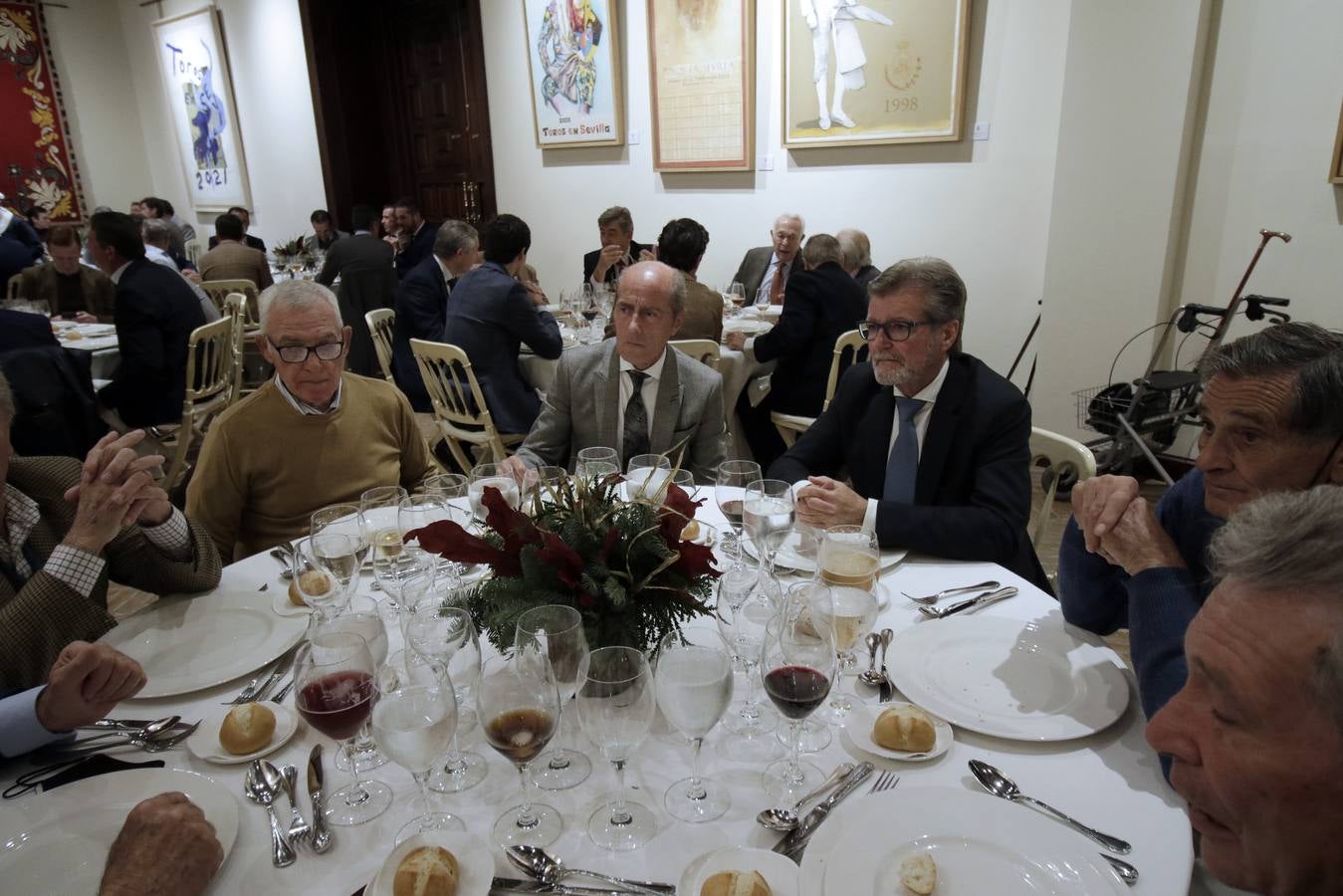 Almuerzo homenaje que la Real Maestranza ha dedicado a Curro Romero. JUAN FLORES