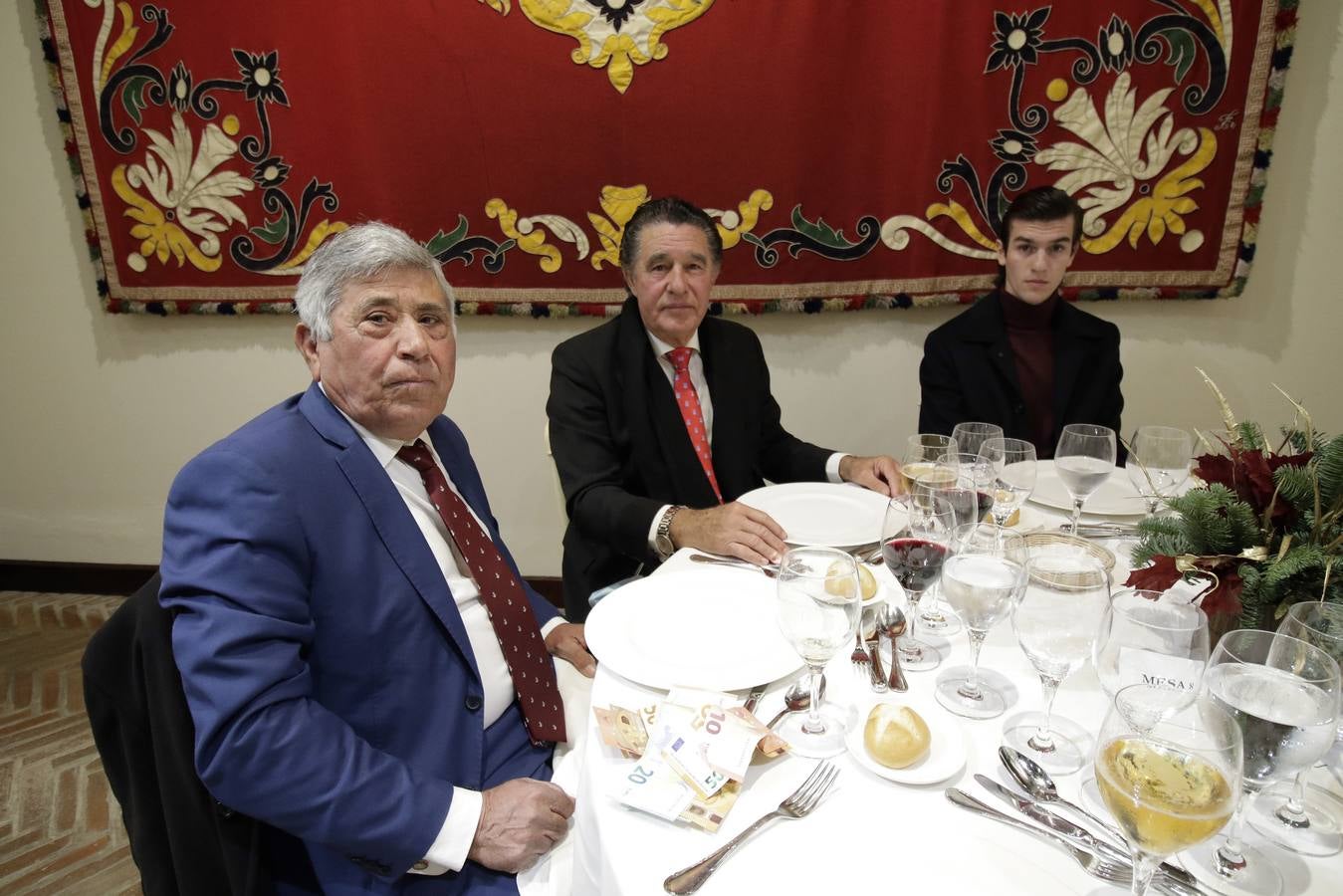 Almuerzo homenaje que la Real Maestranza ha dedicado a Curro Romero. JUAN FLORES