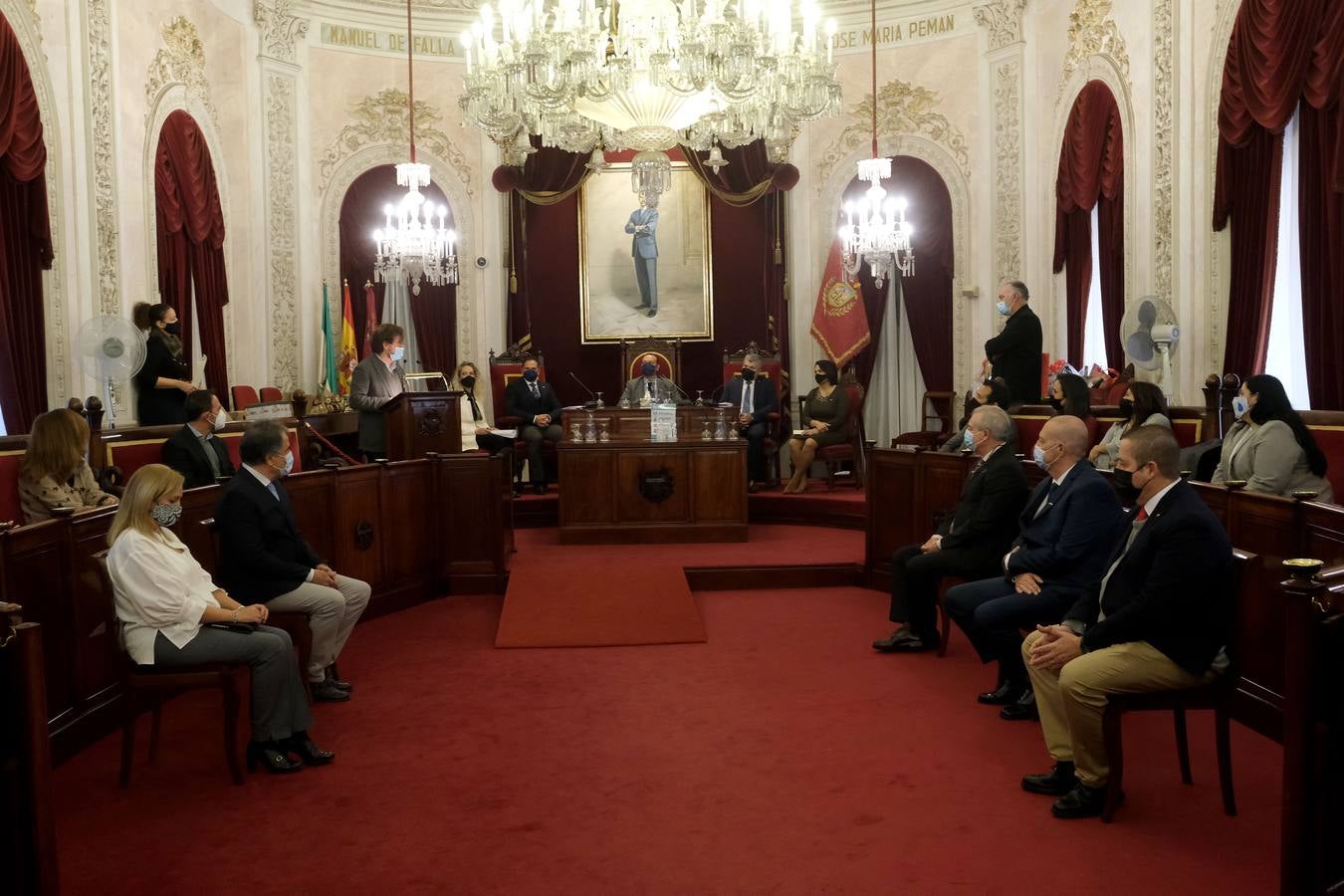 FOTOS: Los Reyes Magos reciben sus coronas en el Ayuntamiento de Cádiz