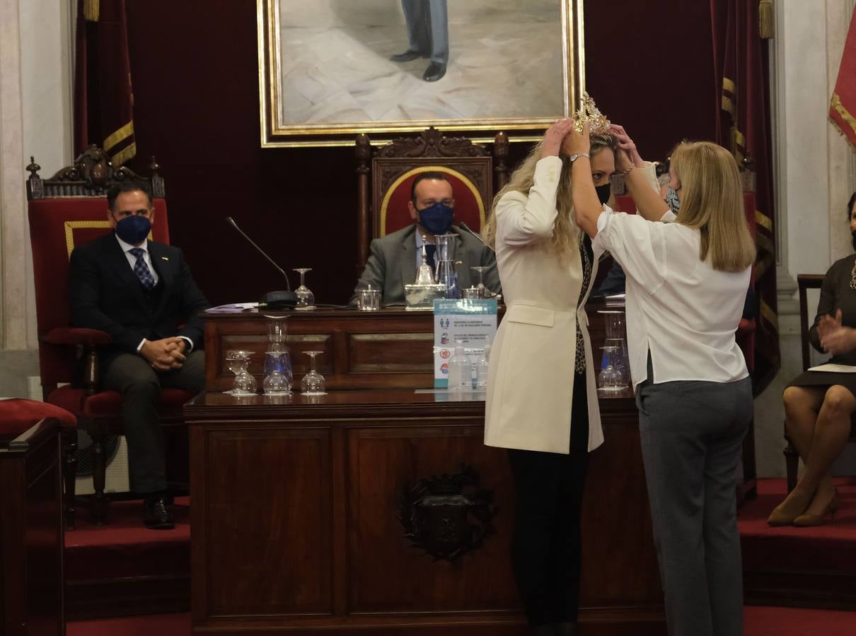 FOTOS: Los Reyes Magos reciben sus coronas en el Ayuntamiento de Cádiz