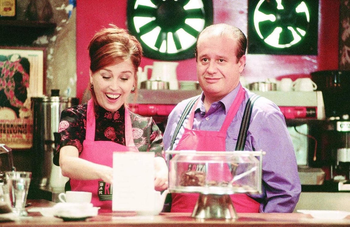 Juan Echanove y Verónica Forqué en una escena de la serie 'La Vida de Rita', emitida en 2003. 