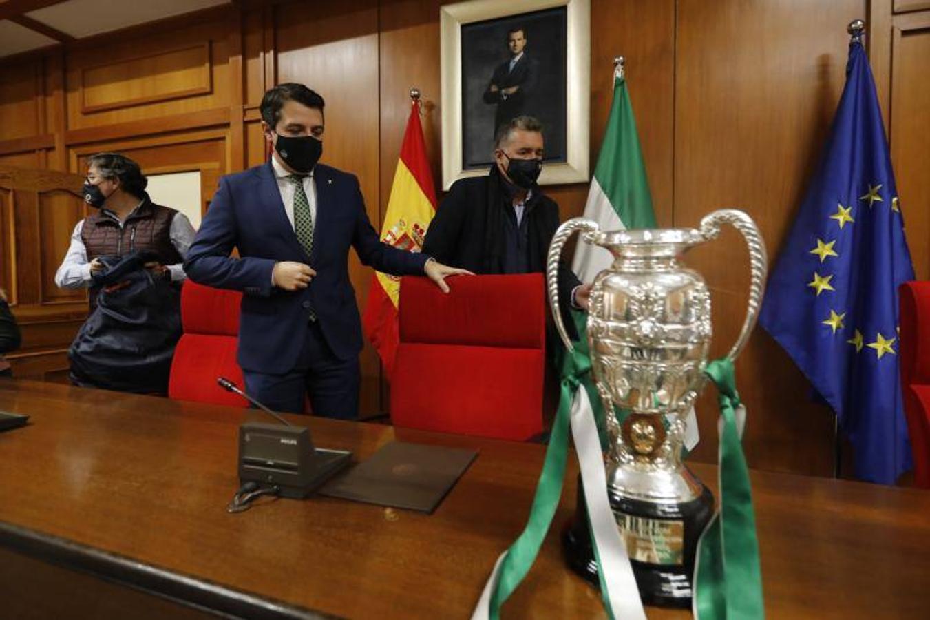 El recibimiento del alcalde al Córdoba CF por la Copa Federación, en imágenes