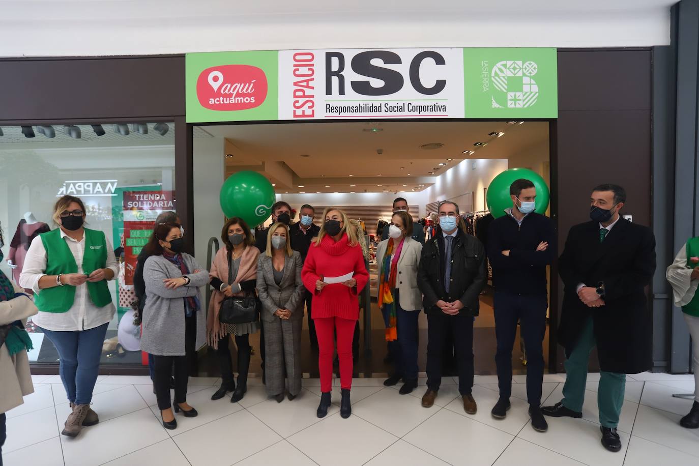 La inauguración de la tienda solidaria de la Asociación contra el Cáncer en Córdoba, en imágenes