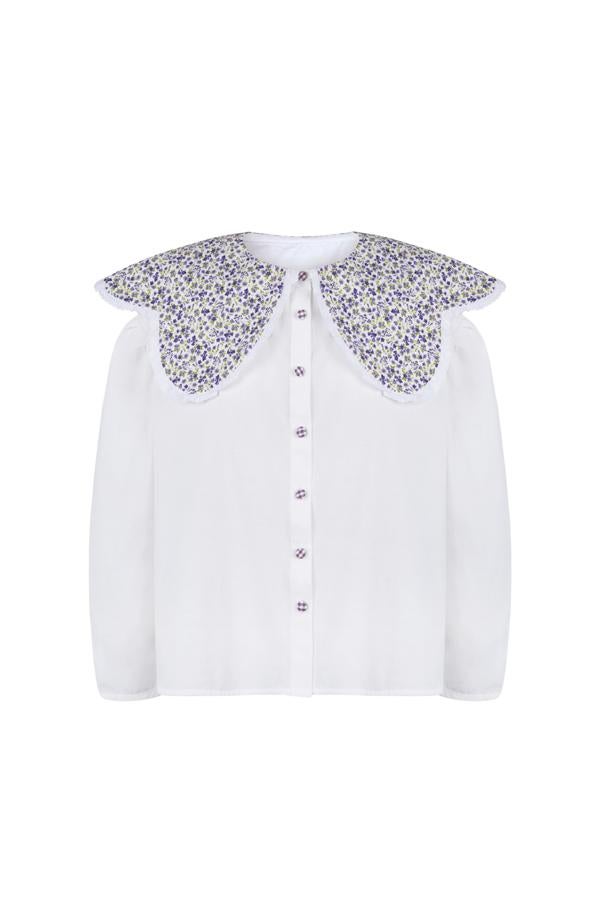 The Curiousers - Accesorios originales para los looks Navideños. Blusa de estilo romántico con cuello mariposa XXL con estampado de flores, de The Curiousers. Precio: 125€.