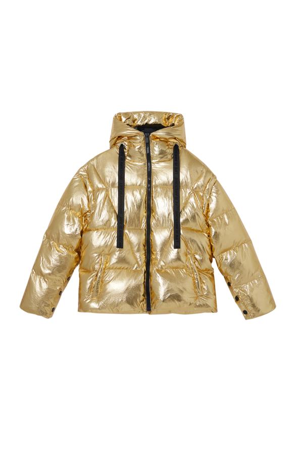 Desigual - Accesorios originales para los looks Navideños. Plumífero dorado con detalles en negro, de Desigual. Cómodo y cálido a partes iguales. No apto para tímidas. Precio: 119,95€.