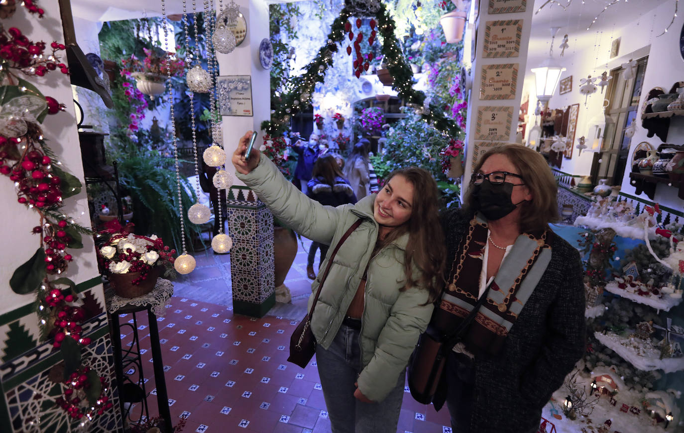 La apertura de los Patios de Córdoba en Navidad, en imágenes