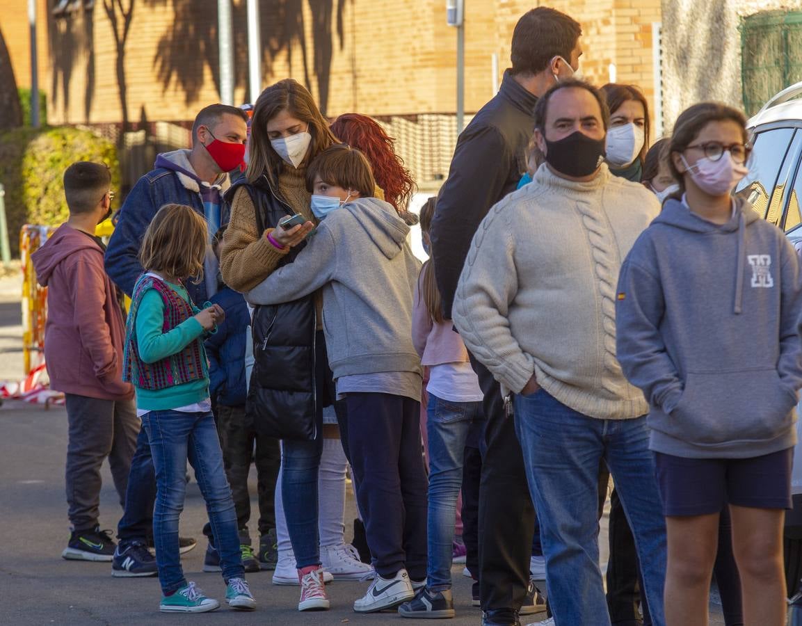 En imágenes, los niños de Sevilla comienzan a vacunarse contra el Covid