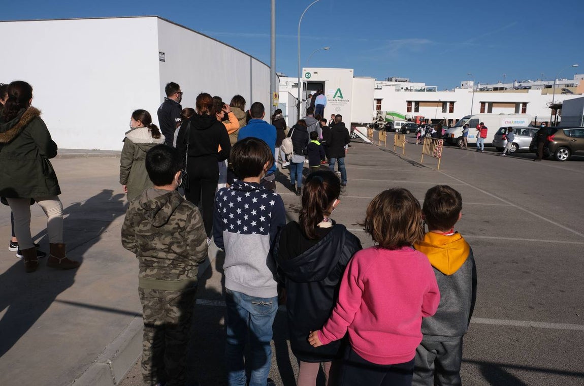 FOTOS: Primer día de vacunación contra el Covid en los menores de 12 años de la provincia de Cádiz