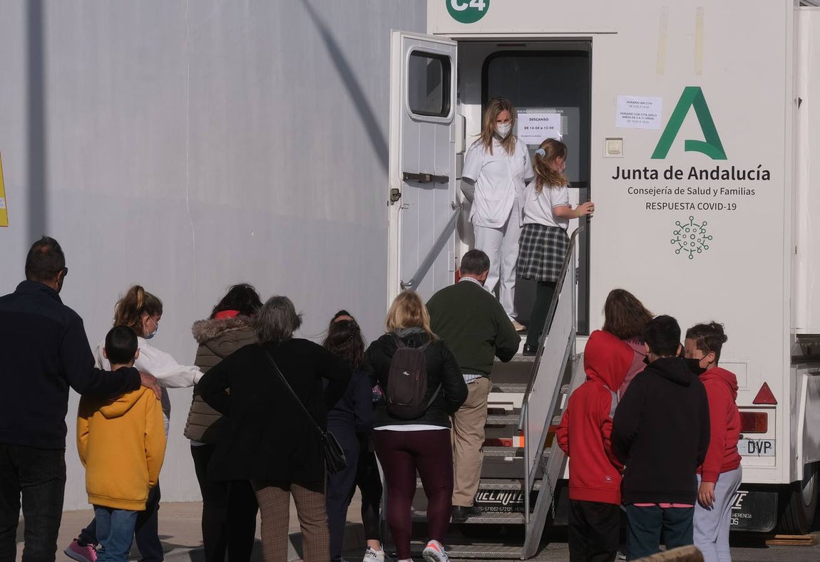 FOTOS: Primer día de vacunación contra el Covid en los menores de 12 años de la provincia de Cádiz