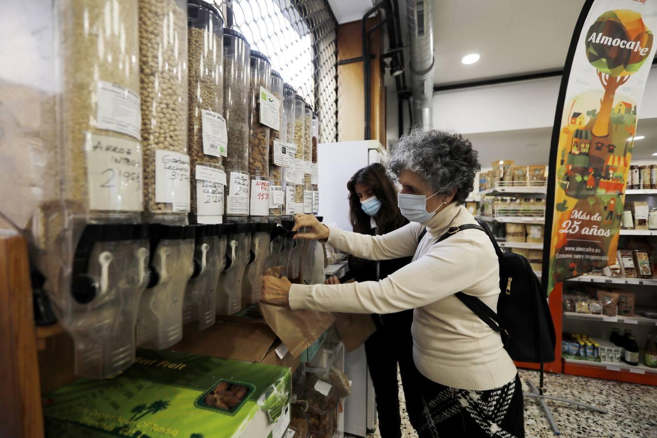 La nueva tienda ecológica de Almocrafe de Córdoba, en imágenes