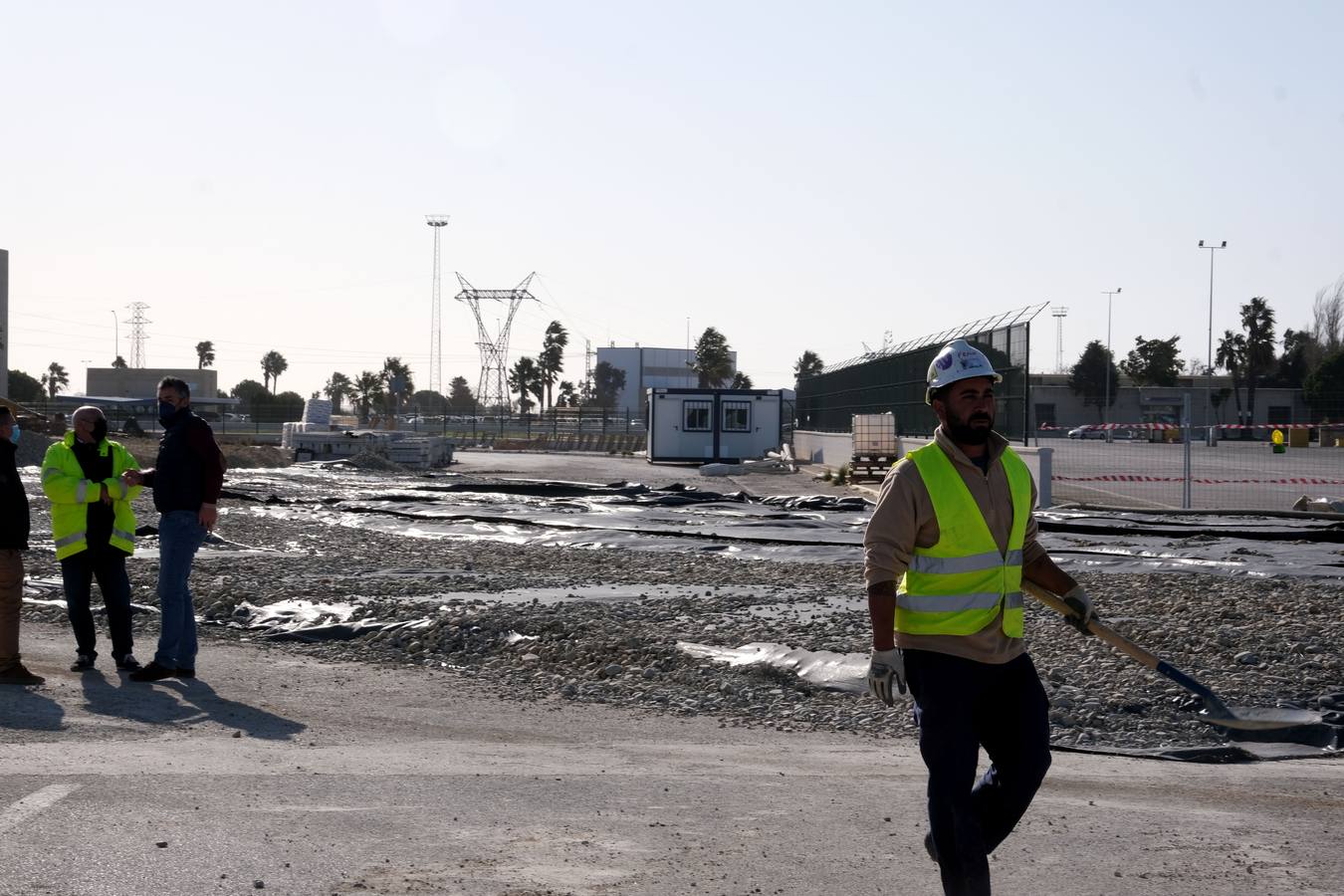 FOTOS: Obras de la plataforma elevada del tren de La Cabezuela han comenzado junto al astillero de Puerto Real