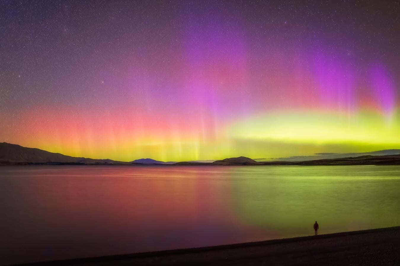 Tranquil, Larryn Rae. La temporada de auroras boreales abarca de septiembre a abril en el hemisferio norte y de marzo a septiembre en el hemisferio sur, siendo el mejor momento para verlas y fotografiarlas, debido a la orientación del eje de la tierra, los equinoccios de otoño y primavera.