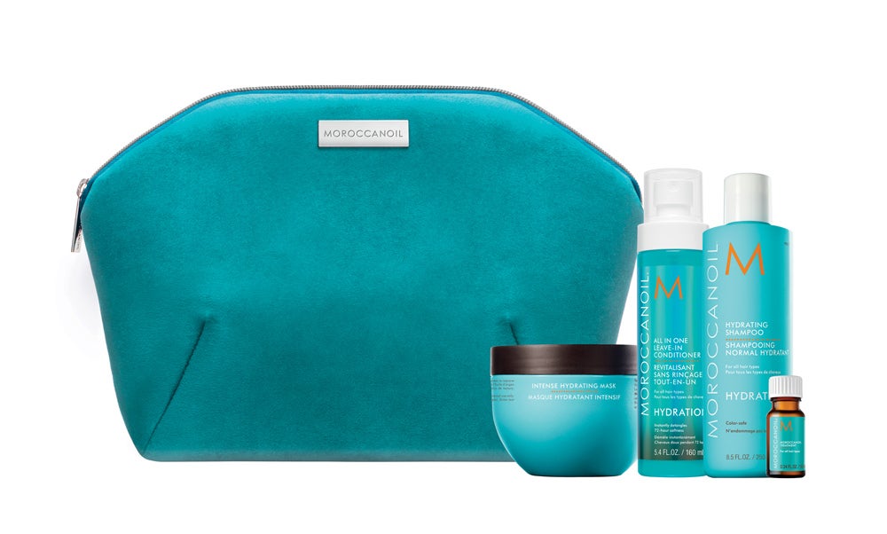 Colección Magic of Hydration de Moroccanoil (67,50 €). Este neceser incluye todo lo que un cabello seco y castigado necesita para recuperar su hidratación. Champú y acondicionador Hidratante (250 ml), Mascarilla hidratación intensa (75 ml), Acondicionador todo en uno (160 ml) y Tratamiento Moroccanoil (10 ml).