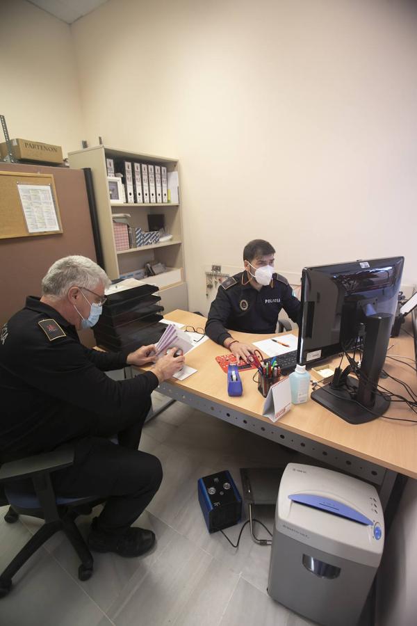 La oficina de Objetos Perdidos de la Policía Local de Córdoba, en imágenes