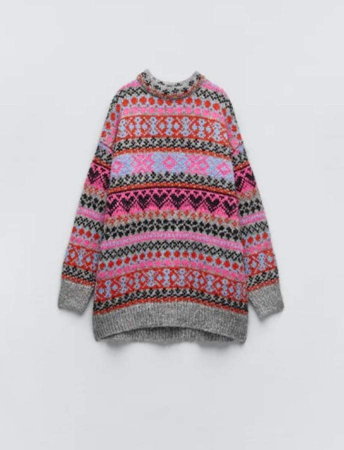 Zara - Jerséis navideños para lucir estas fiestas. Jersey oversize de jacqard con cenefas en tonos pastel, de Zara. Su corte XXL es perfecto para combinarlo con leggings y botines además de ayudar a que se logre un look completamente navideño. Precio: 39,95€.