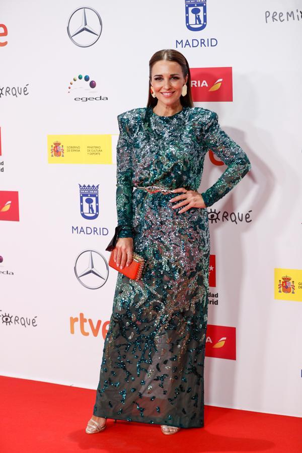 Paula Echevarría en los Premios Forqué. La actriz dio una lección de estilo en una de las últimas galas del año con un diseño verde esmeralda realizado con lentejuelas, obra de Michael Costello, que combinó con sandalias doradas de Lodi.