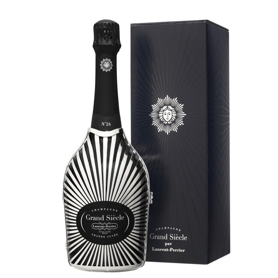 Grand Siècle par Laurent-Perrier. Verdadero homenaje al 'Art de vivre' francés, Gran Siécle par Laurent- Perrier destaca por su concepto de recrear la añada perdecta iteración tras iteración, mediante el ensamblaje de tres vendimias con perfiles enológicos complementarios. Precio Grand Siècle nº24, Metal Jacket Soleil: 189€