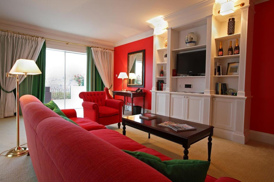 El lujoso hotel de Iker Casillas y Sara Carbonero en Oporto. La decoración es muy variada y alberga tintes clásicos con otras pinceladas más vanguardistas que van cambiando en función de la estancia, pero todas ellas comparten un denominador común: la elegancia y la búsqueda del confort y la comodidad.