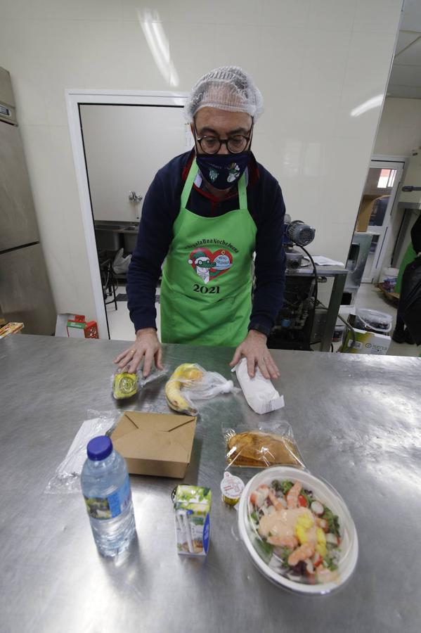 La elaboración de la cena de Navidad de Cocinillas CCF de Córdoba, en imágenes