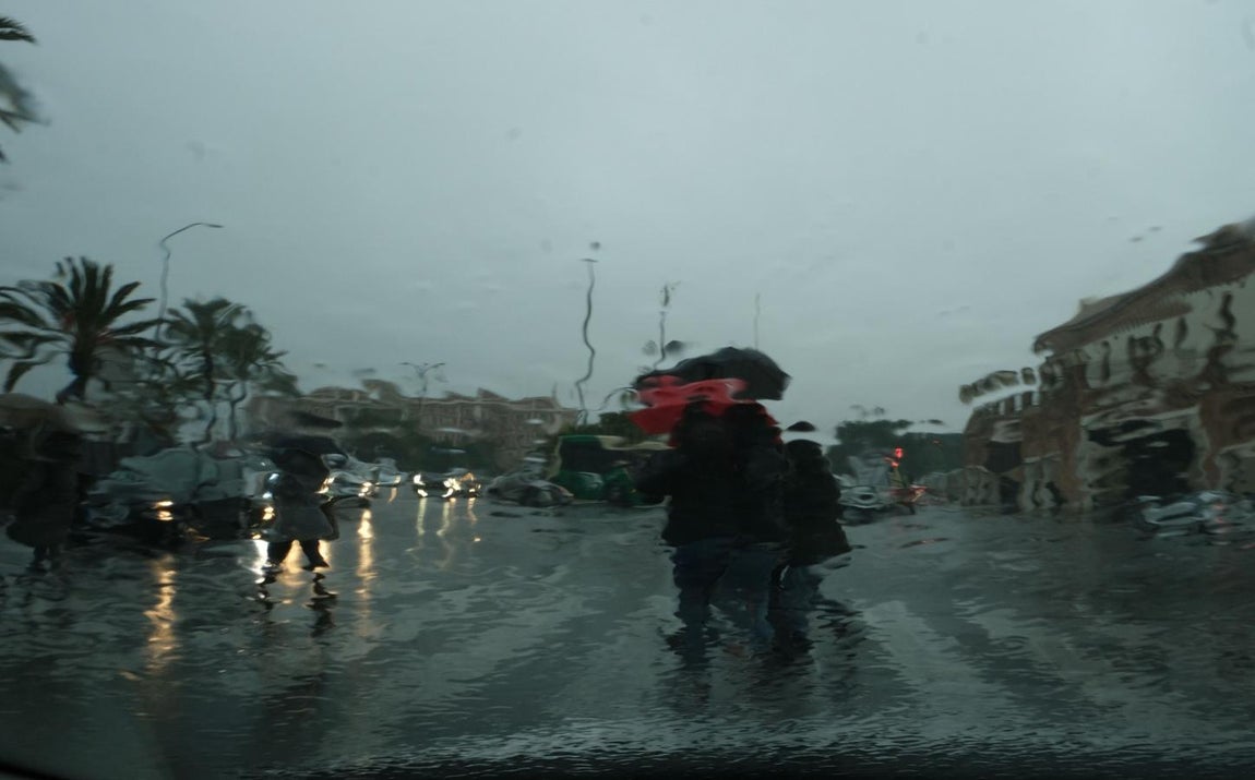 FOTOS: Calles anegadas y locales inundados tras la intensa lluvia en la provincia de Cádiz