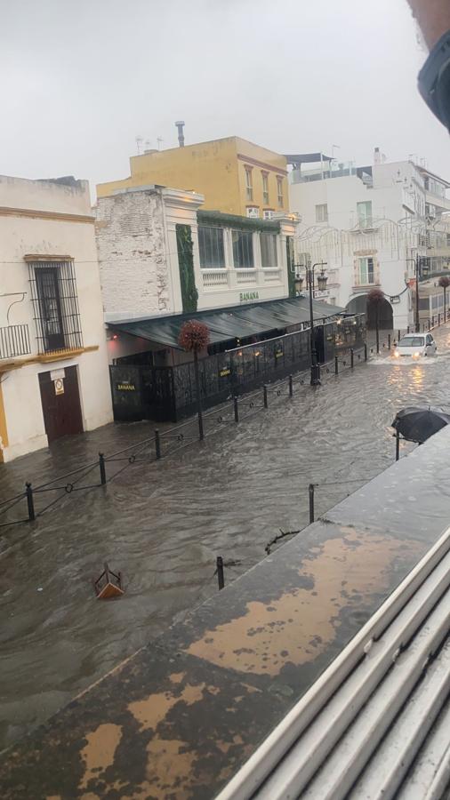 FOTOS: Calles anegadas y locales inundados tras la intensa lluvia en la provincia de Cádiz