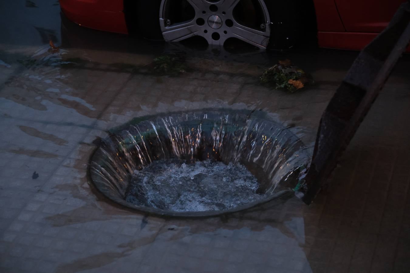 FOTOS: Calles anegadas y locales inundados tras la intensa lluvia en la provincia de Cádiz