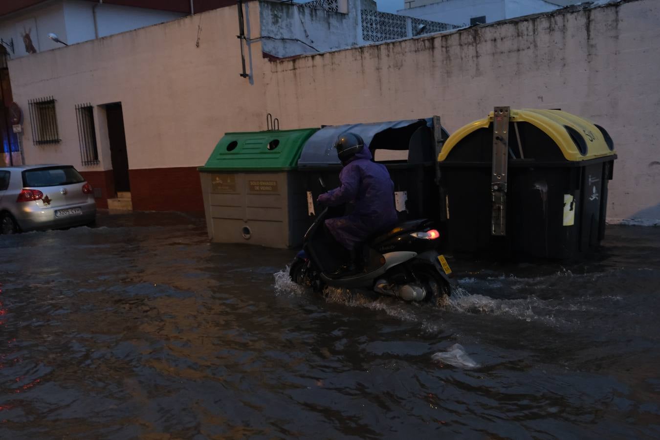 FOTOS: Calles anegadas y locales inundados tras la intensa lluvia en la provincia de Cádiz