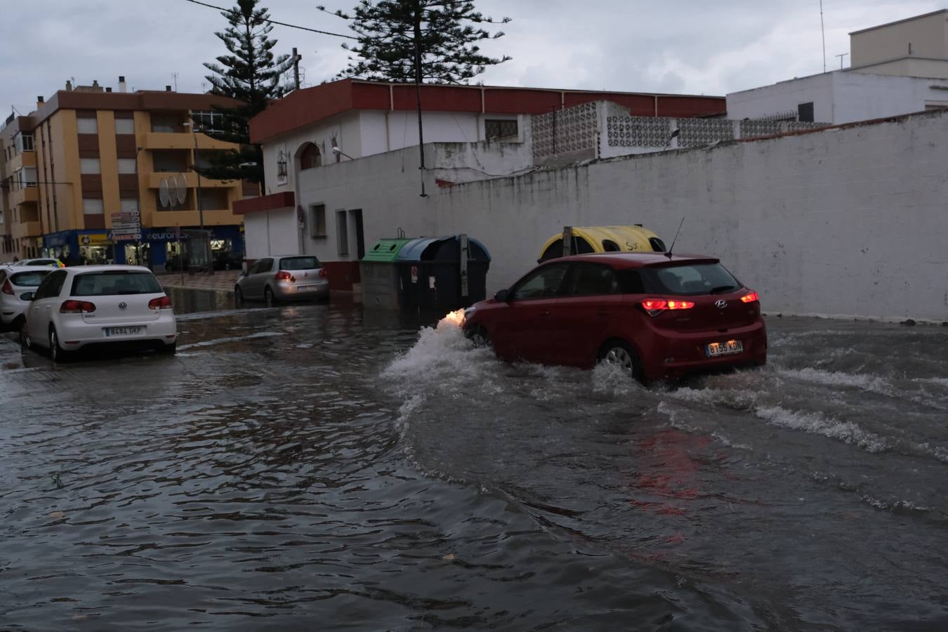 FOTOS: Calles anegadas y locales inundados tras la intensa lluvia en la provincia de Cádiz