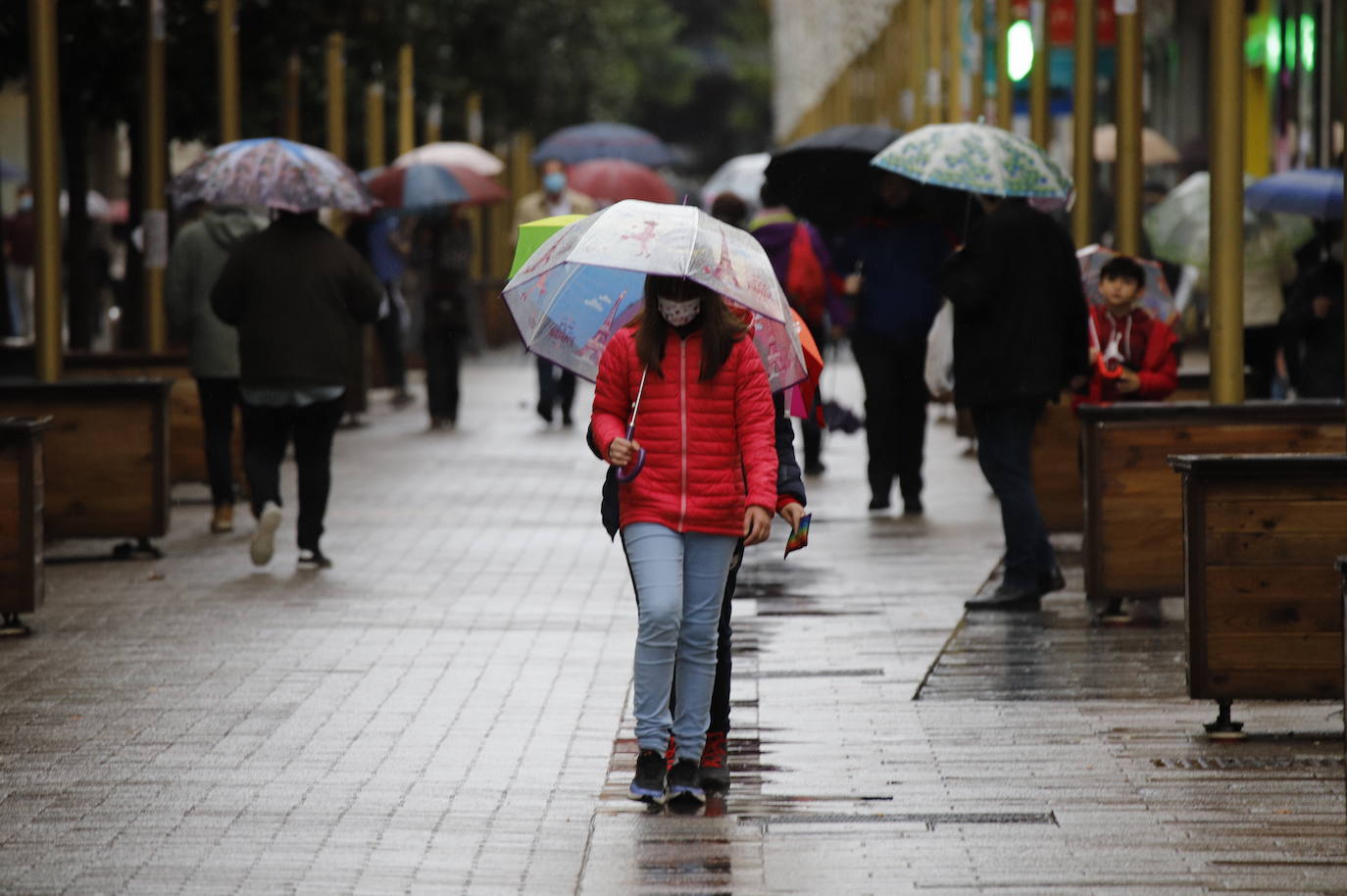 El primer día de la vuelta de las mascarillas a las calles en Córdoba, en imágenes