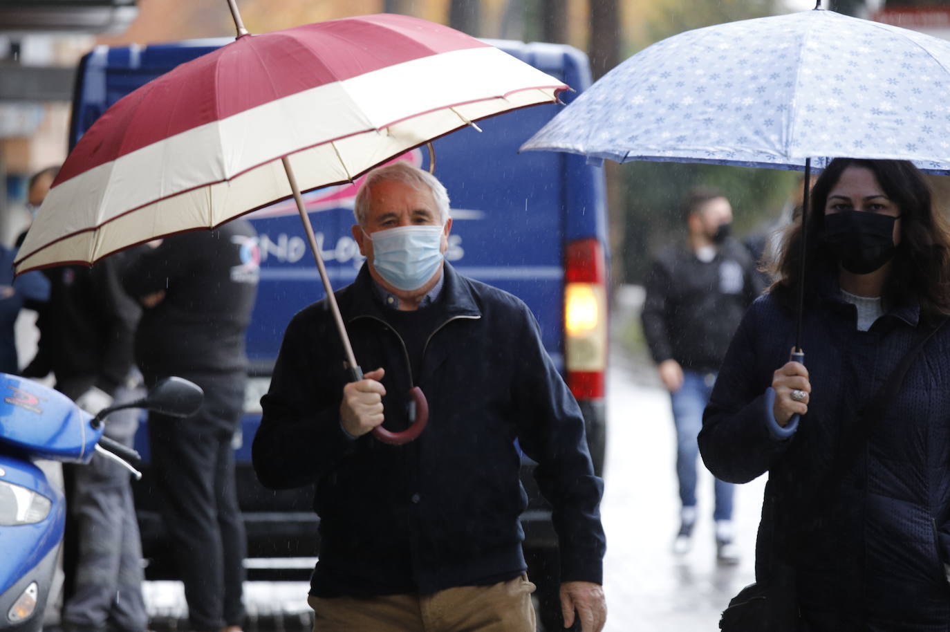 El primer día de la vuelta de las mascarillas a las calles en Córdoba, en imágenes