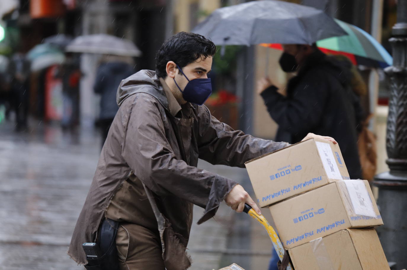 El primer día de la vuelta de las mascarillas a las calles en Córdoba, en imágenes