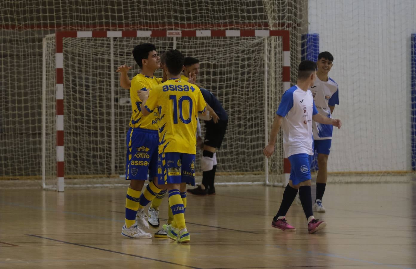 FOTOS: Partido de Reyes Magos de fútbol sala en el Complejo Deportivo Ciudad de Cádiz