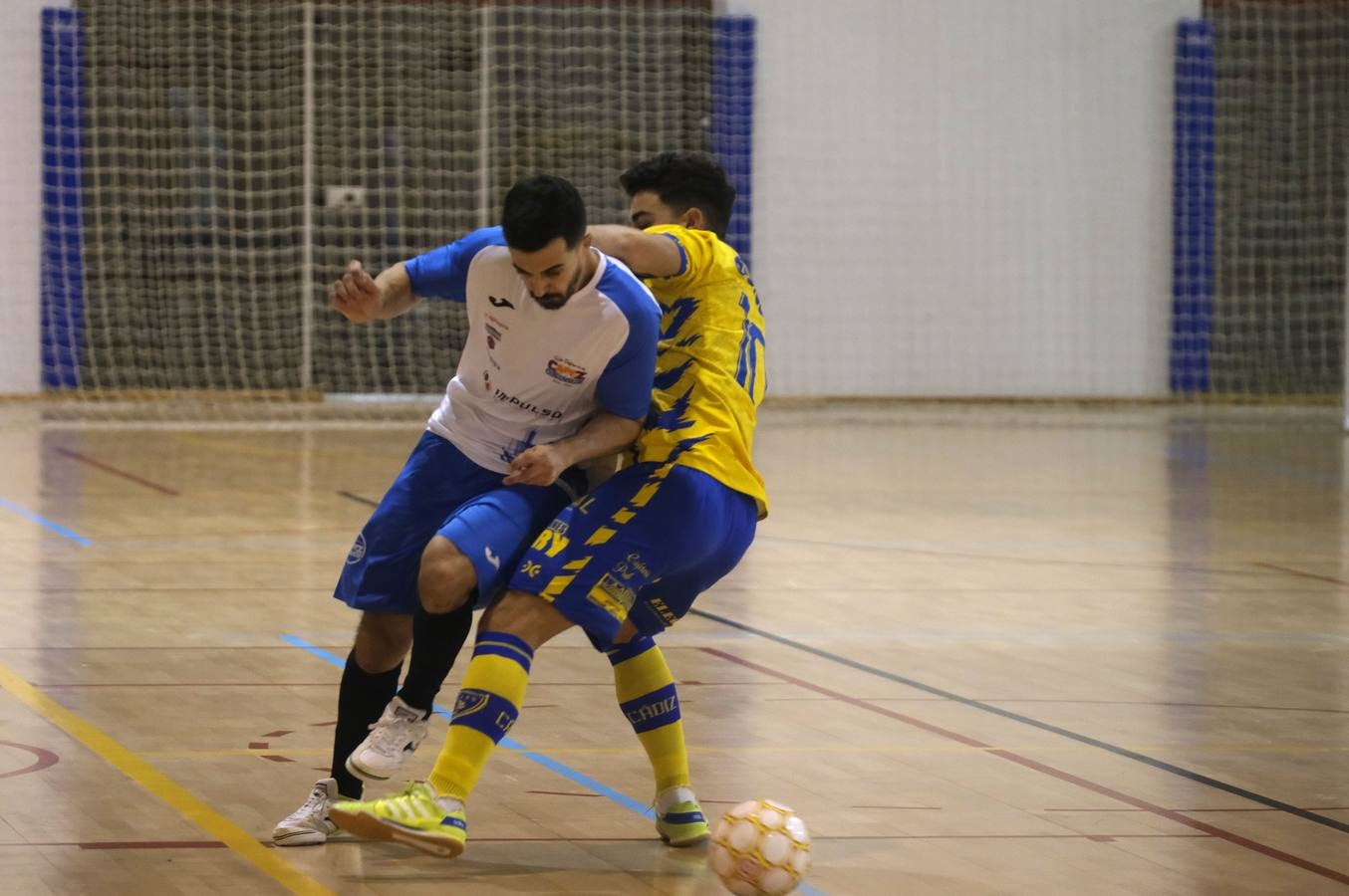 FOTOS: Partido de Reyes Magos de fútbol sala en el Complejo Deportivo Ciudad de Cádiz