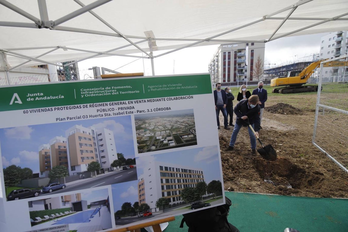 La promoción de la Junta en Huerta de Santa Isabel de Córdoba, en imágenes