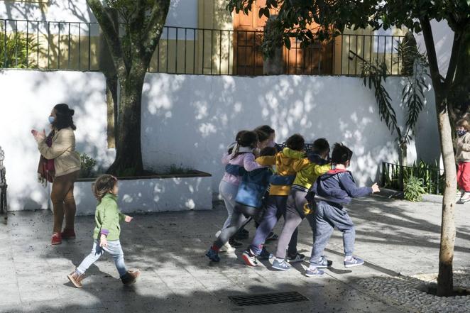 27 de enero. En el peor momento, Villaluenga, el pueblo más pequeño de la provincia, era el único libre de Covid. Esta imagen en el centro escolar fue un rayo de luz en uno de los meses más grises de toda la pandemia.