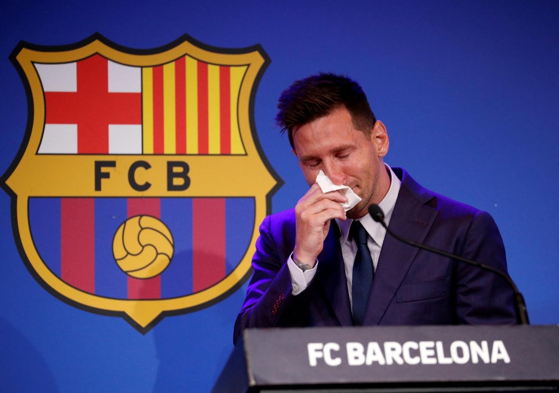 Cambio de ciclo en el fútbol español. Tras la marcha de Ronaldo hace unos años, el adiós de Leo Messi al Barcelona confirmó el cambio de ciclo en la Liga. Nuevos tiempos que dejan huérfano al equipo azulgrana, cuya reconstrucción se ha visto golpeada por la mala gestión y el coronavirus. También Ramos puso rumbo al PSG, obligando al Real Madrid a poner su defensa en otras manos después de una década con el sevillano al frente