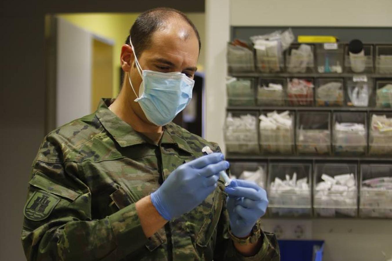 Los militares empiezan a poner vacunas Covid en Córdoba, en imágenes