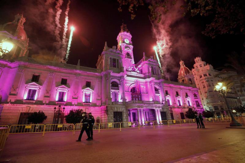 El Ayuntamiento de Valencia también ha celebrado con fuegos artificiales la llegada del nuevo año. 