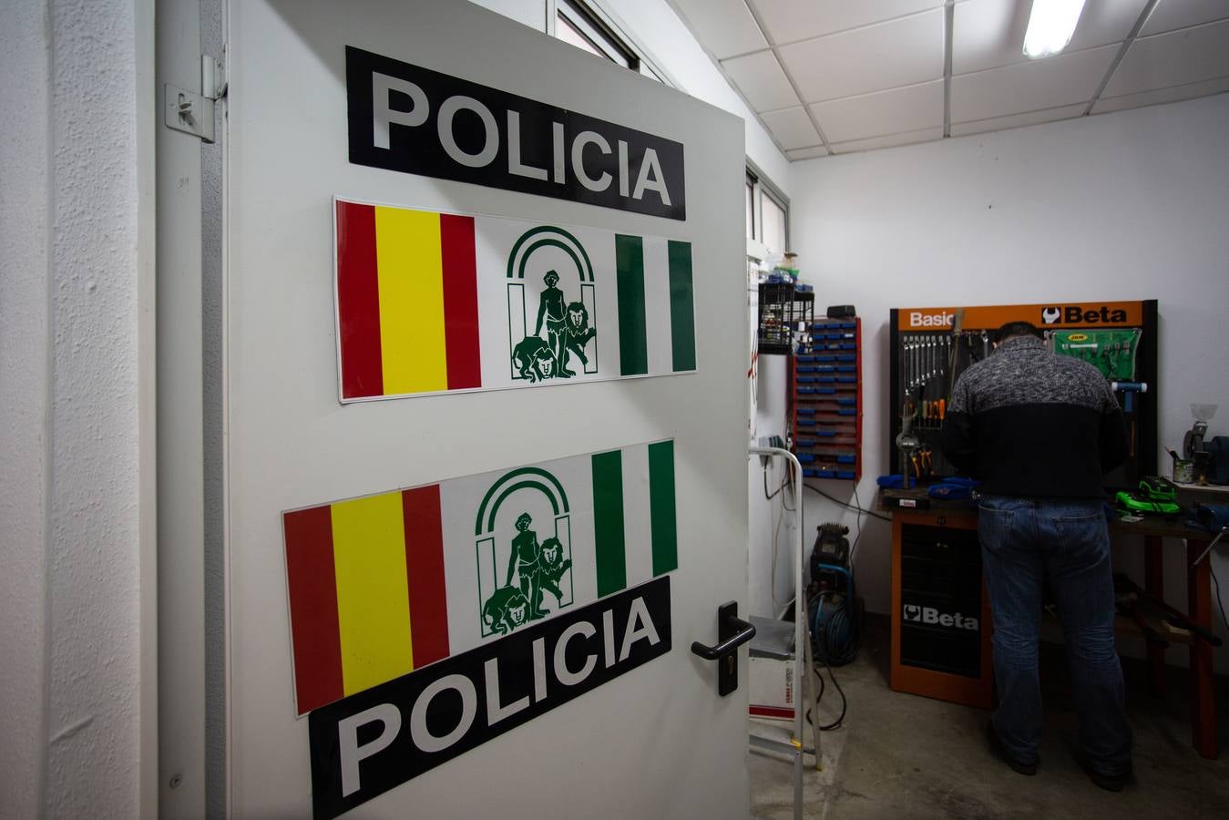 Agentes e instalaciones de la Policía Autonómica en Sevilla. VANESSA GÓMEZ