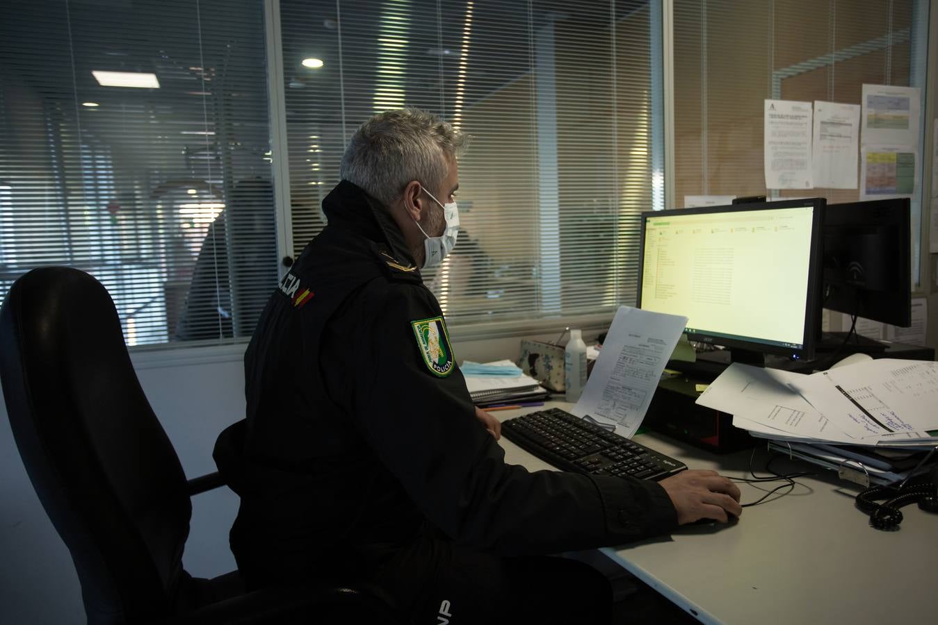 Agentes e instalaciones de la Policía Autonómica en Sevilla. VANESSA GÓMEZ