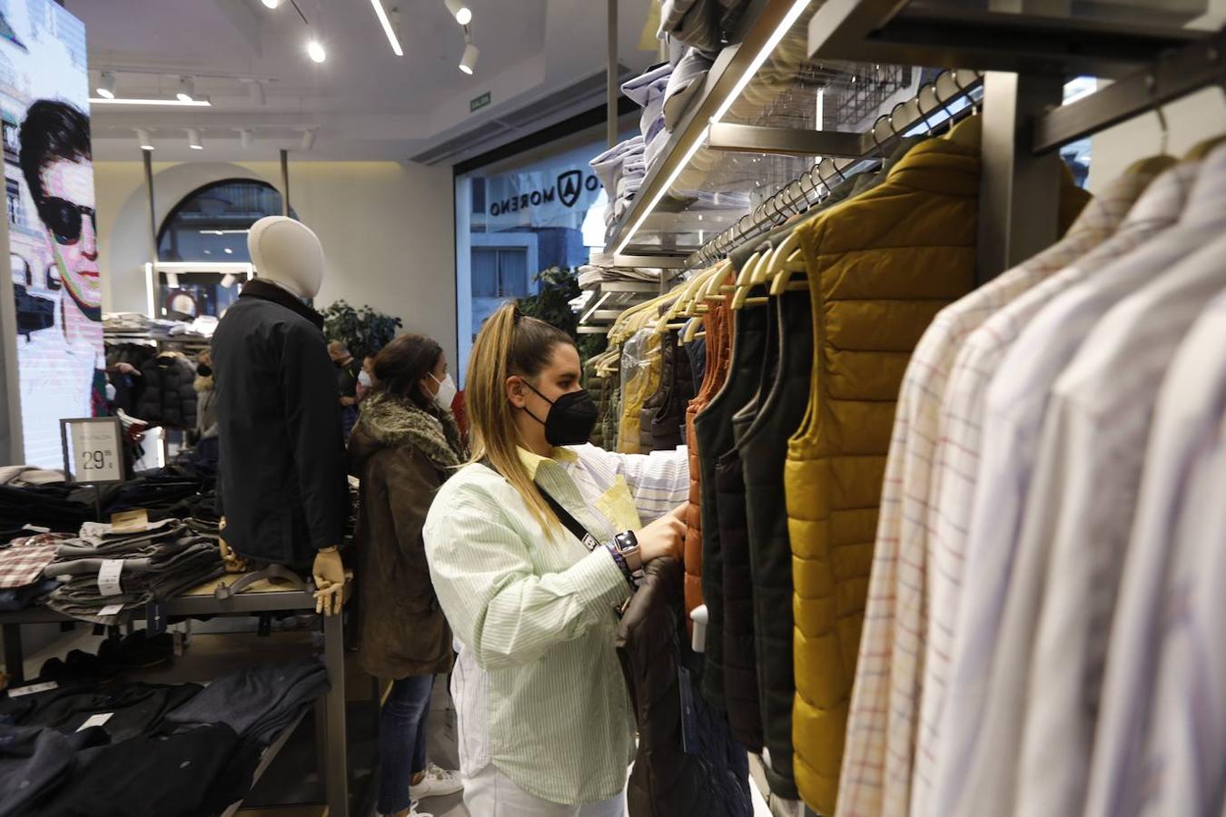 El ambiente de compras para los Reyes Magos en Córdoba, en imágenes